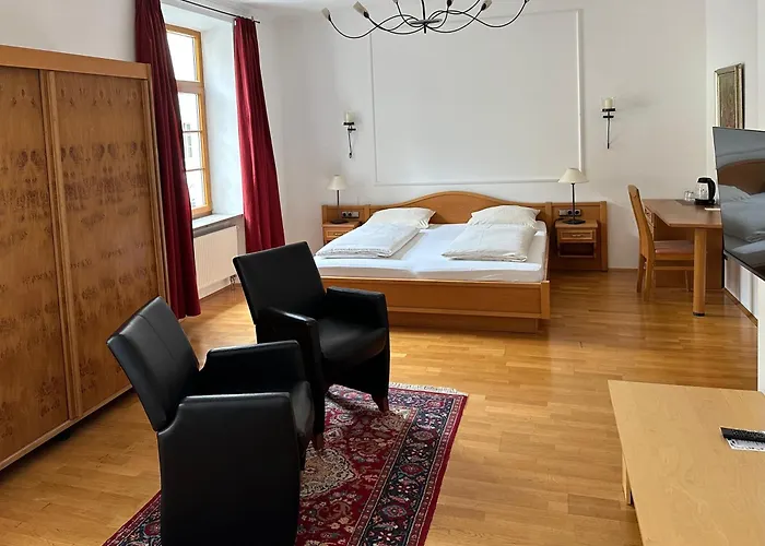 Griesbraeu Zu Murnau Hotel 4*