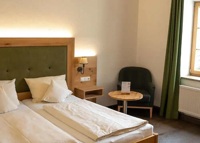 Griesbraeu Zu Murnau Hotel 4*